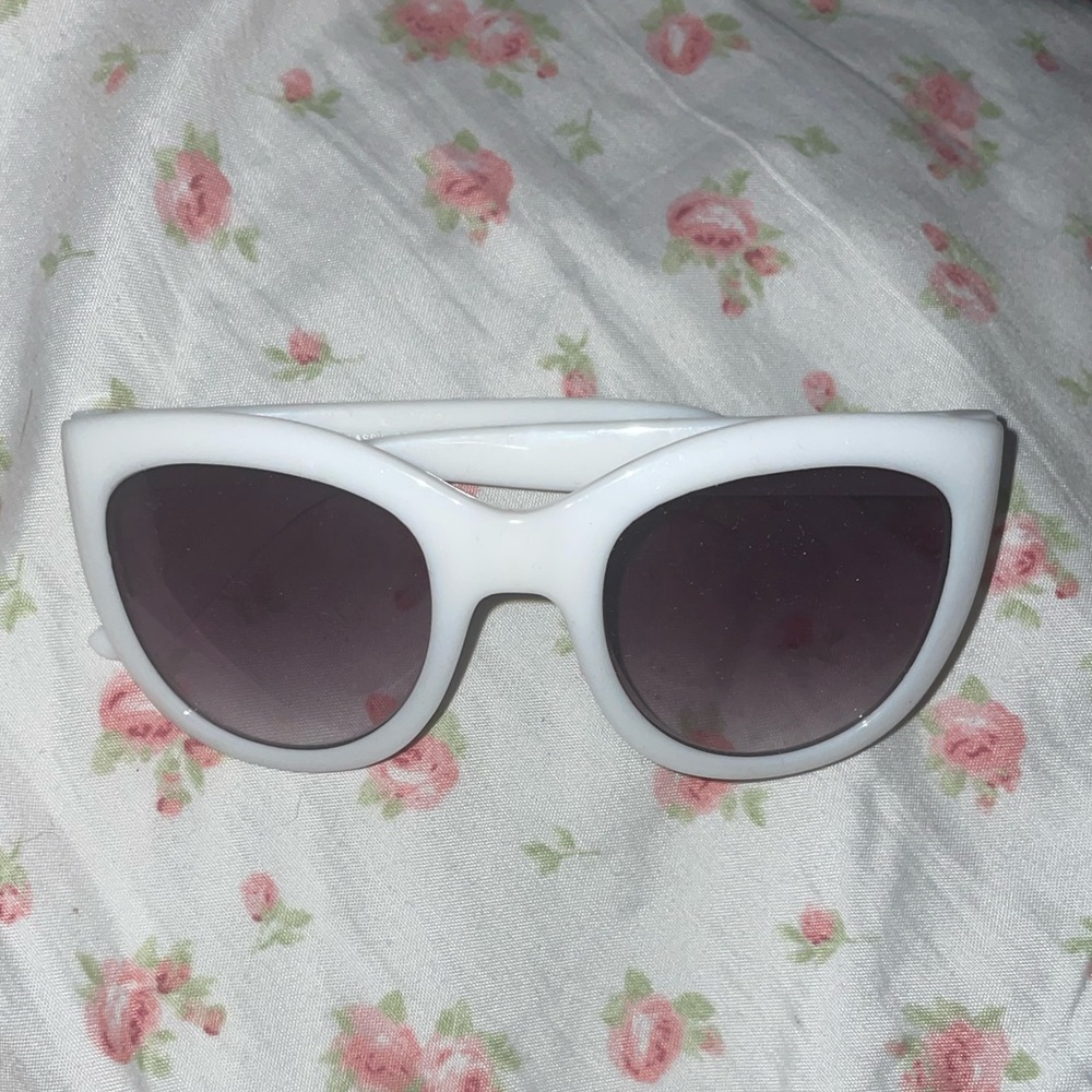Gap Kids White Worn Summer Beach Chic Sunglasses